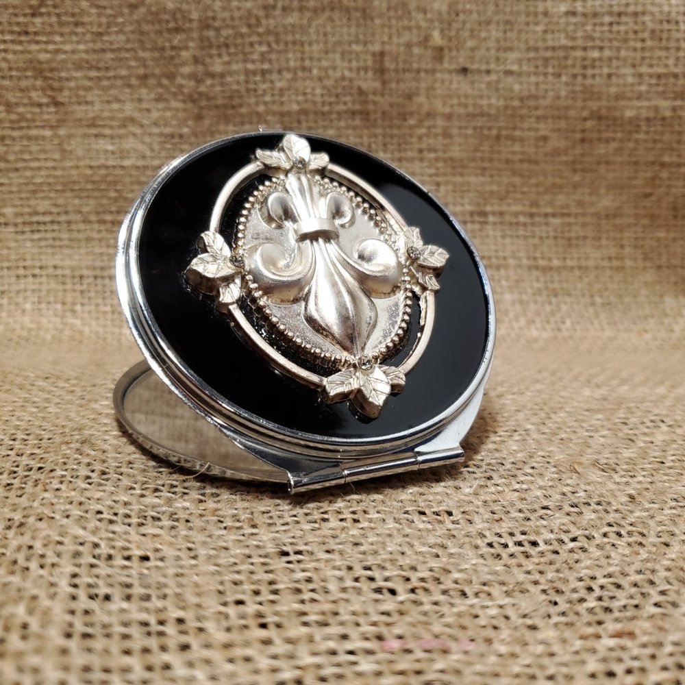 Elegant Vintage Dual Mirrored Fleur De Lis Compact Black And Silver Tone - Picture 4 of 8